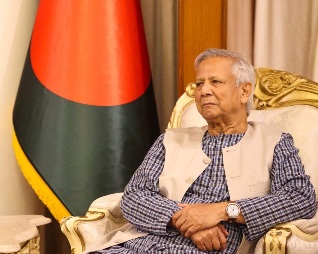 উপদেষ্টার সঙ্গে তিন দলের বৈঠক