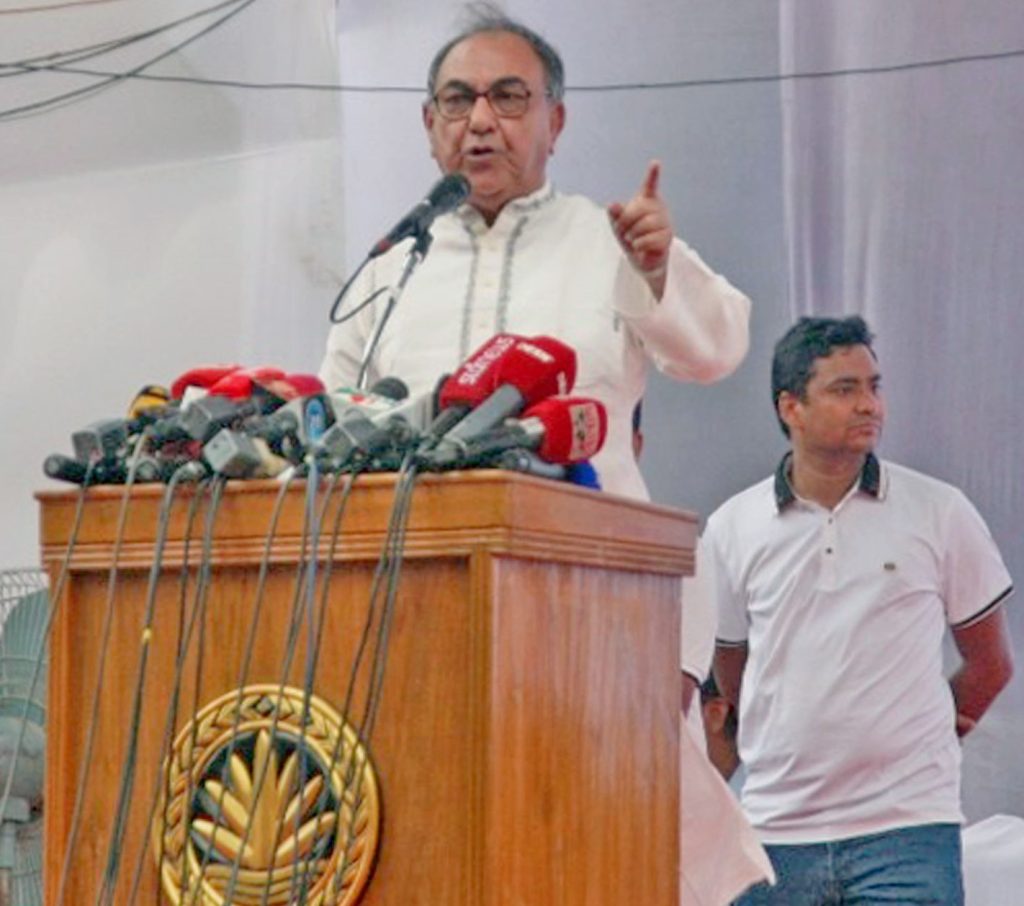 ‘ছায়ার সাথে কুস্তি করে গাত্রে হলো ব্যথা’