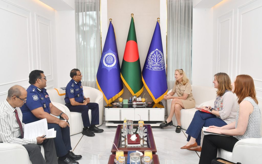 আইজিপির সঙ্গে যুক্তরাষ্ট্রের মানবাধিকার প্রতিনিধিদলের সাক্ষাৎ