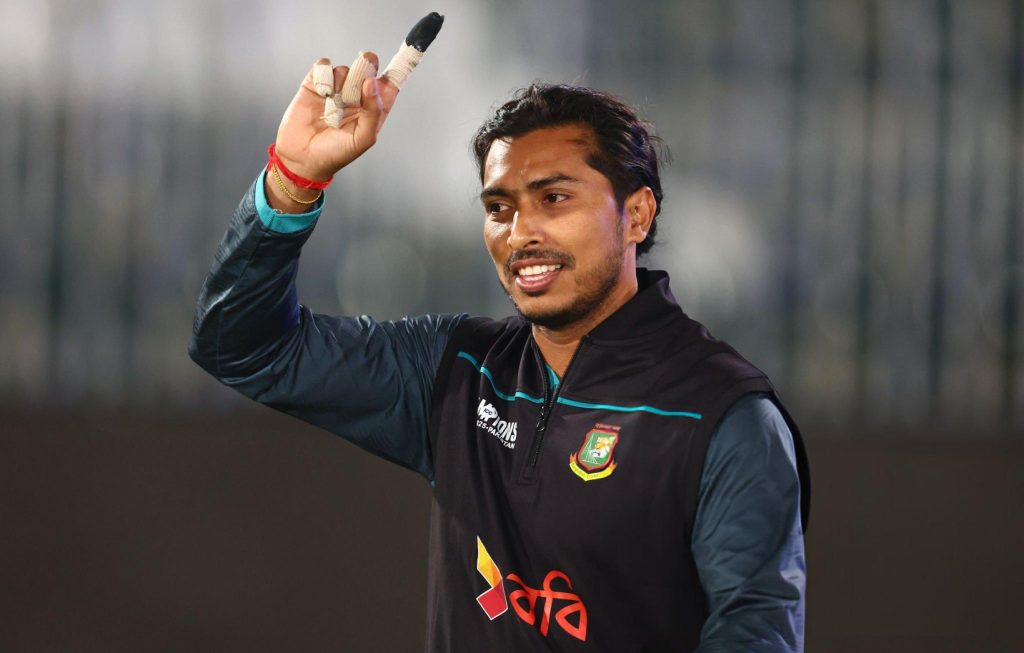 পিঠের চোটে ছিটকে গেলেন সৌম্য সরকার