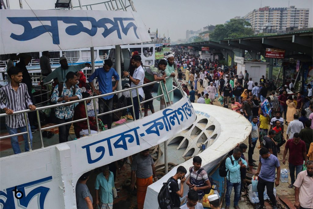 সাময়িক বন্ধের পর সদরঘাটে ফের লঞ্চ চলাচল শুরু