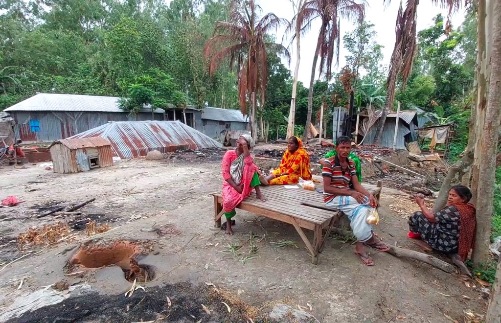 ‘মব সন্ত্রাসে’ নিঃস্ব ৭ পরিবার