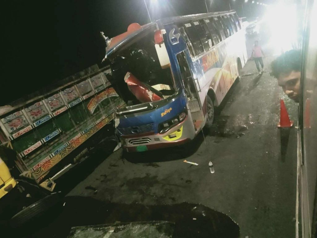 পদ্মা সেতুতে দুর্ঘটনায় নিহত ২, পৌনে ২ ঘণ্টা পর যান চলাচল শুরু