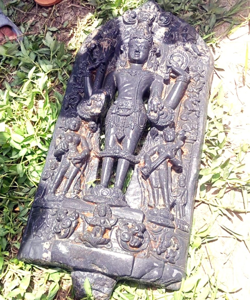 চাটমোহরে হাজার বছরের পুরনো বিষ্ণুমূর্তি উদ্ধার