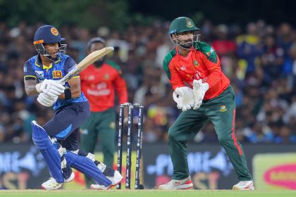 টসে হেরে ফিল্ডিংয়ে বাংলাদেশ