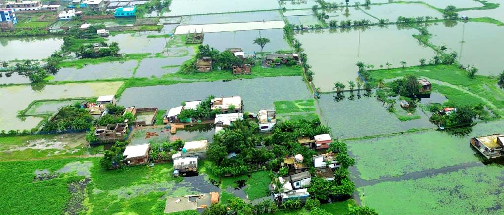 তিন লাখ পানিবন্দীর অবর্ণনীয় দুর্ভোগ পানিবন্দীর দুর্ভোগ