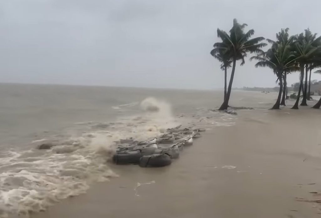 সারাদেশে বৃষ্টি, ৯ জেলায় ঝড়ের শঙ্কা কয়েক জেলায় ঝড়ের পূর্বাভাস