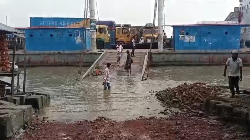লঞ্চ চলাচল বন্ধ