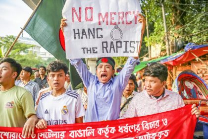 পাহাড়ে নির্যাতনের প্রতিবাদে বিক্ষোভ