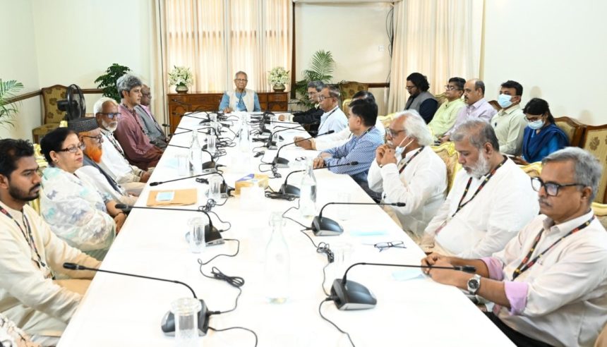 প্রধান উপদেষ্টা ও রাজনৈতিক দল