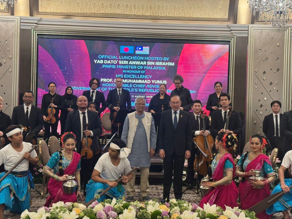 প্রধান উপদেষ্টার সম্মানে মালয়েশিয়ার প্রধানমন্ত্রীর মধ্যাহ্নভোজ