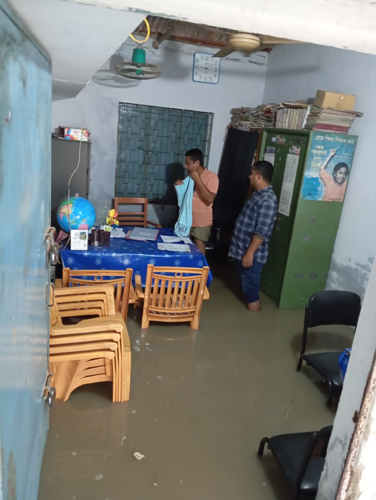 ঝিনাইদহে জলাবদ্ধতায় দুর্ভোগে এলাকাবাসী