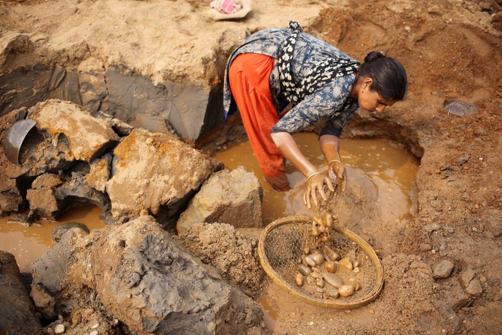 সাদাপাথর পর্যটনকেন্দ্রে লুটপাট