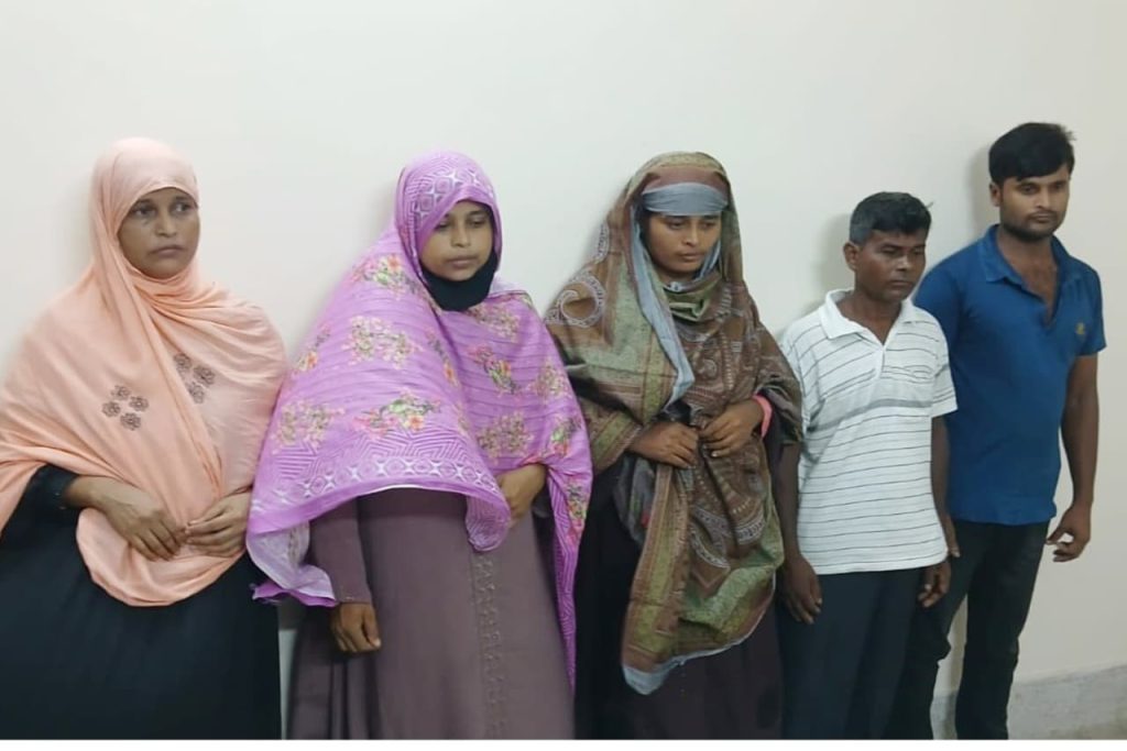 বৃদ্ধাকে নির্যাতনের ভিডিও ভাইরাল, ছেলে-পুত্রবধূসহ গ্রেপ্তার ৫
