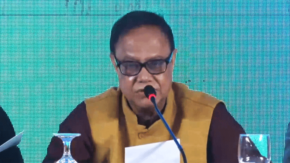 সিপিডি আয়োজিত সেমিনারে কথা বলছেন কেন্দ্রীয় ব্যাংকের গভর্নর আহসান এইচ মনসুর। ছবি : ভিডিও থেকে