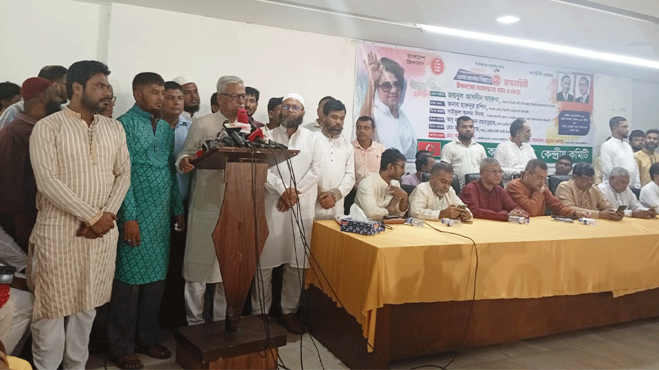 জাতীয় প্রেসক্লাবে ‘বাংলাদেশ কর্মজীবী দল’ আয়োজিত সভায় কথা বলছেন জয়নুল আবদিন ফারুক। ছবি: টাইমস