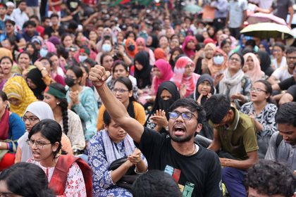দাবি আদায়ে দিনভর শাহবাগে অবস্থান কর্মসূচি পালন করেছেন প্রকৌশল শিক্ষার্থীরা। ছবি: জান্নাতুল ফেরদাউস/টাইমস