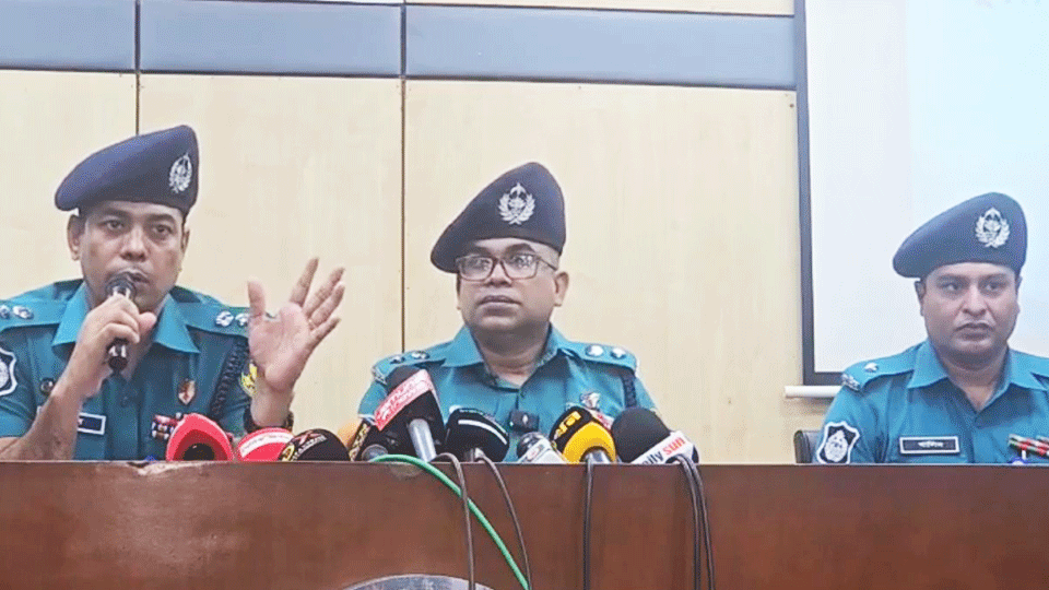 ডিএমপির মিডিয়া সেন্টারে আয়োজিত সংবাদ সম্মেলন। ছবি : ভিডিও থেকে