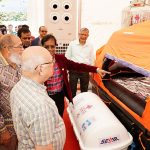 চীনের দেওয়া উদ্ধার সরঞ্জাম ঘুরে দেখছেন ফারুক-ই-আজম। ছবি: বাংলাদেশ রেড ক্রিসেন্ট সোসাইটি