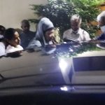 এভারকেয়ার হাসপাতালের যাওয়ার জন্য গুলশানের বাসা থেকে বের হচ্ছেন খালেদা জিয়া। ছবি: বিএনপি