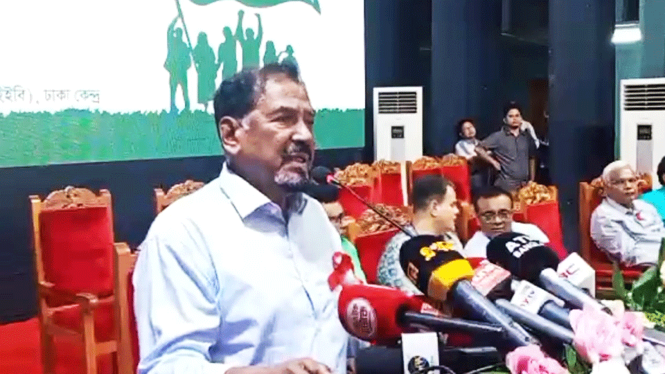 ইঞ্জিনিয়ার ইনস্টিটিউশন বাংলাদেশ (আইইবি) মিলনায়তনে আয়োজিত অনুষ্ঠানে কথা বলেন বিএনপি নেতা হাফিজ উদ্দিন। ছবি : ভিডিও থেকে
