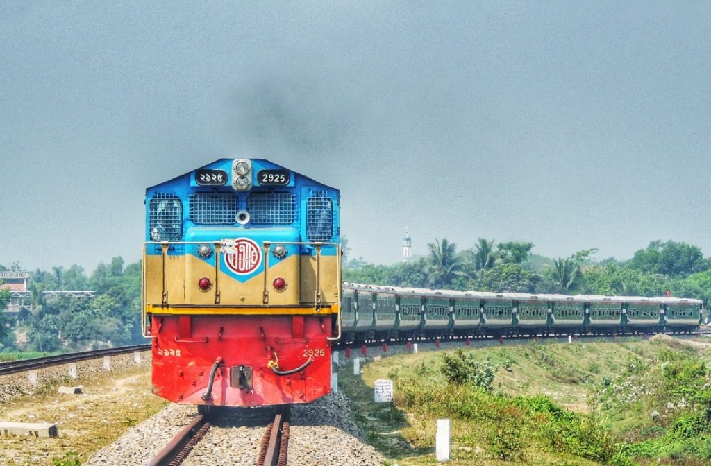 ট্রেনে কাটা পড়ে নারীর মৃত্যু