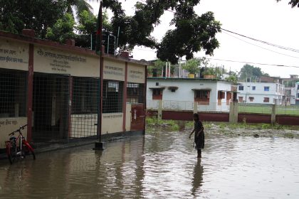 ঝিনাইদহে জলাবদ্ধতায় দুর্ভোগে এলাকাবাসী  