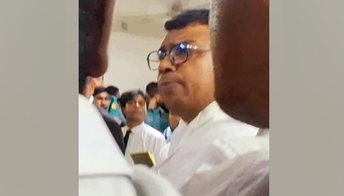 অভিযুক্ত আইনজীবী মহিউদ্দিন মাহি । ছবি: টাইমস