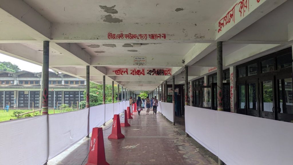 ডাকসু নির্বাচনে হঠাৎ টিএসসি ভোটকেন্দ্র ফাঁকা