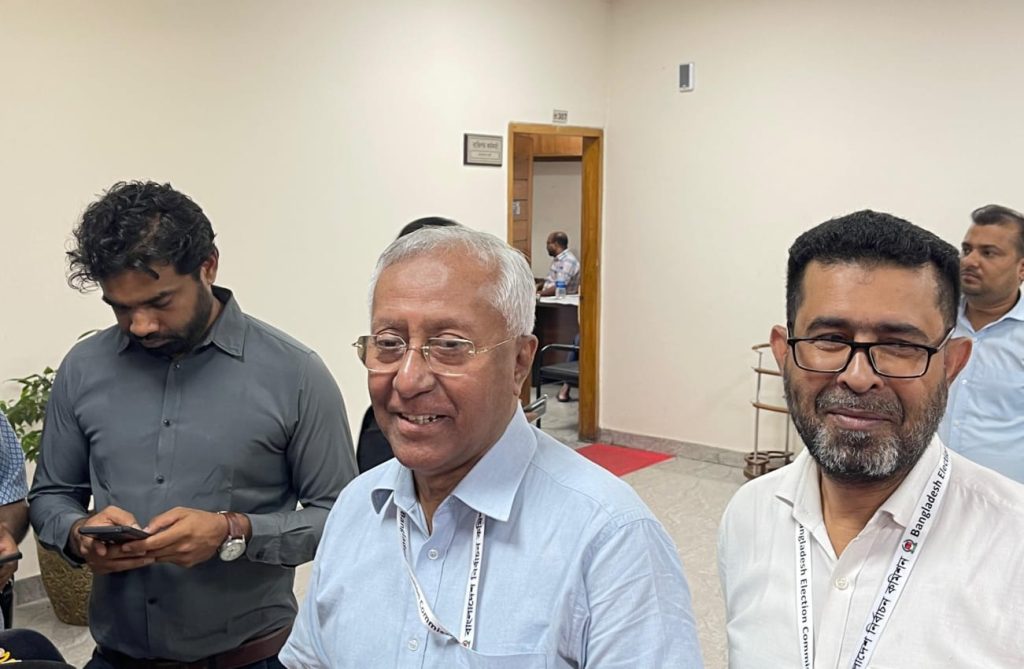ভোটকেন্দ্রের খসড়া তালিকা প্রকাশ ইসির