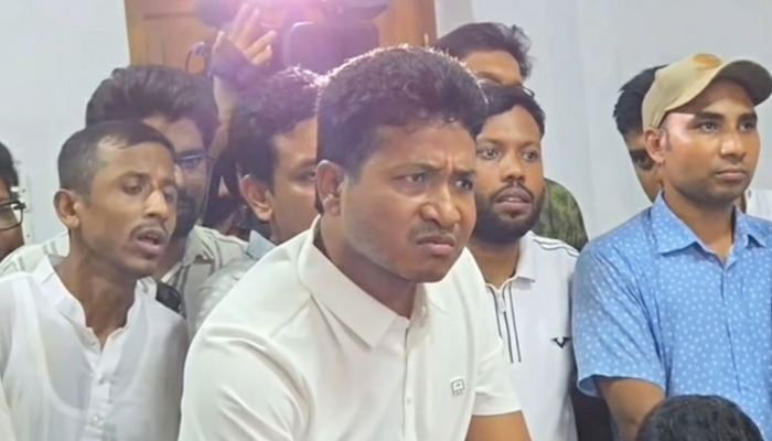 উপাচার্যকে ধমকালেন ঢাবি ছাত্রদল সভাপতি