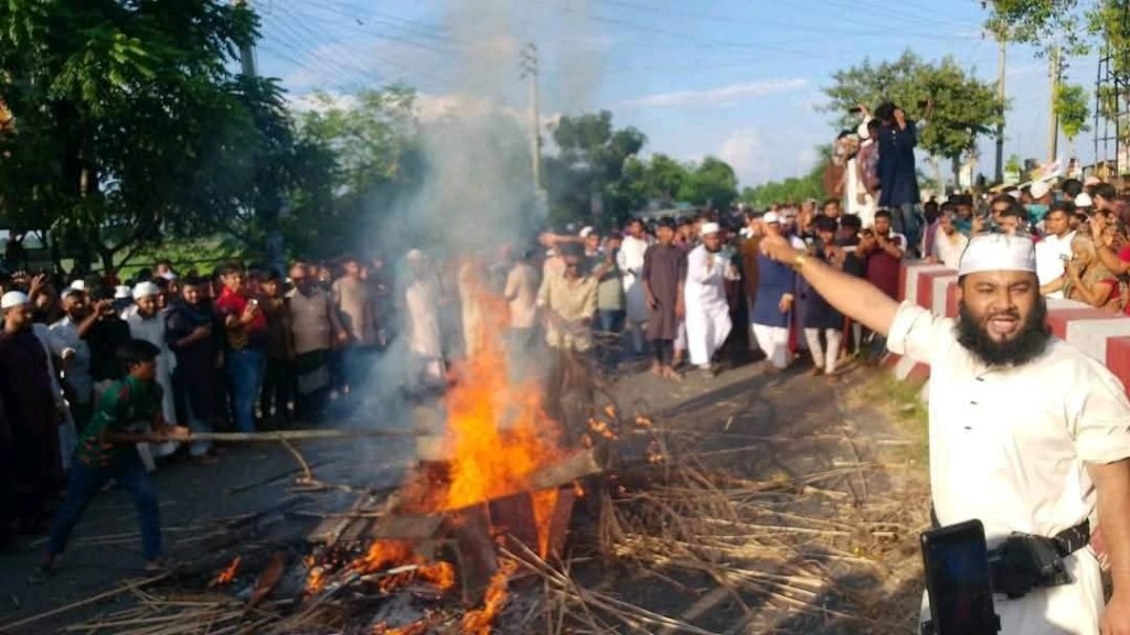 নুরাল পাগলার দরবারে হামলা