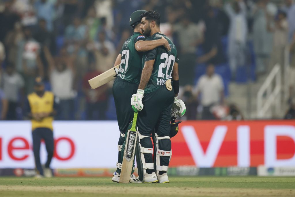তালাতের পারফরম্যান্সে পাকিস্তান