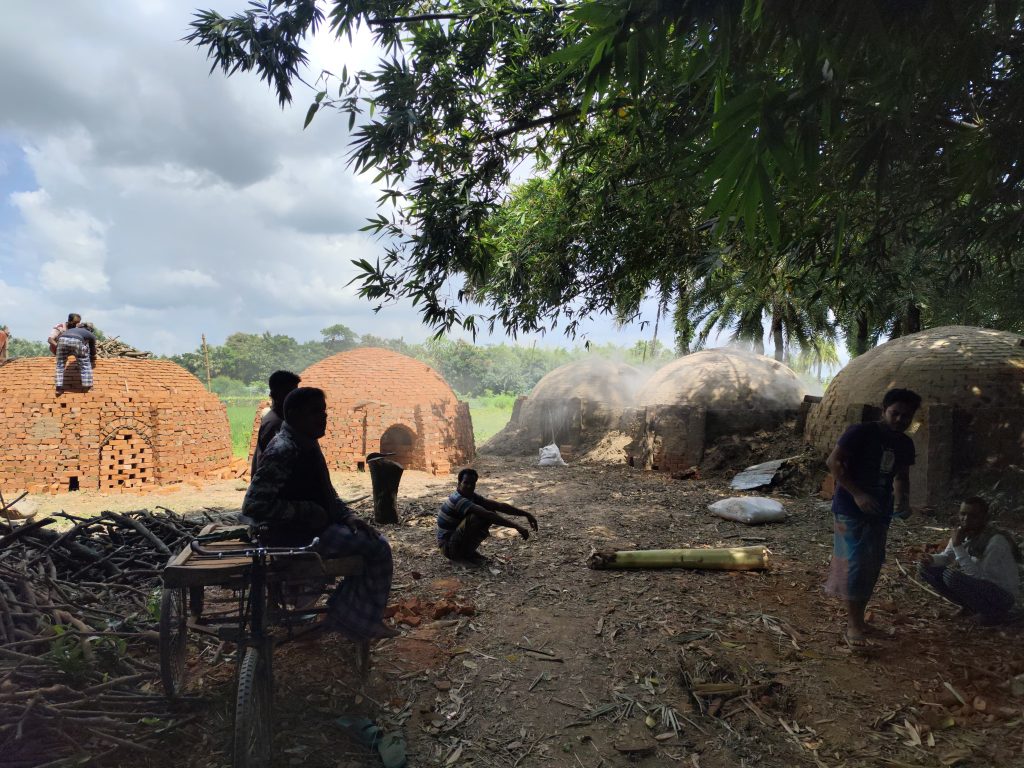 চুয়াডাঙ্গায় অনুমোদন ছাড়াই গাছ পুড়িয়ে কয়লা তৈরি