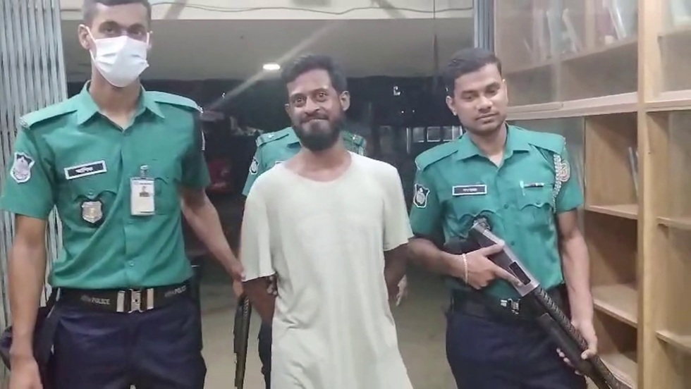 সাংবাদিককে ‘অপহরণ’ করে মারধর: রংপুর সিটির ৩ কর্মকর্তা বদলি সাংবাদিককে ‘অপহরণ’