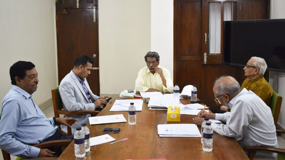 বিশেষজ্ঞ মত পুনঃপর্যালোচনা করল ঐকমত্য কমিশন জাতীয় সংসদ ভবনের কমিশন কার্যালয়ে জাতীয় ঐকমত্য কমিশনের সভা। ছবি: সংগৃহীত