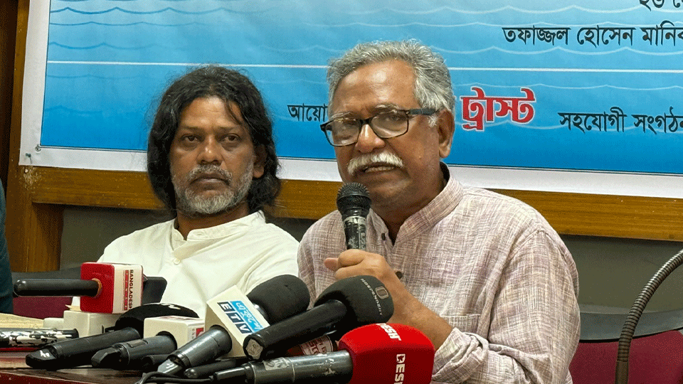 এক বছরে সংস্কার নিয়ে যত কথা শুনেছি, ৫৪ বছরেও শুনিনি: আনু মুহাম্মদ ঢাকার জাতীয় প্রেস ক্লাবে আন্তঃসীমান্ত নদী বিষয়ক এক আলোচনা সভায় অধ্যাপক আনু মুহাম্মাদ। ছবি: টাইমস