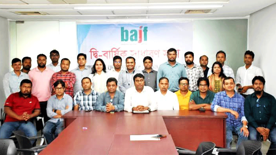 বিএজেএফের নতুন সভাপতি সাইদ শাহীন, সম্পাদক আবু খালিদ বাংলাদেশ কৃষি সাংবাদিক ফোরামের নতুন কার্যনির্বাহী কমিটির সদস্যরা। ছবি: সংগৃহীত
