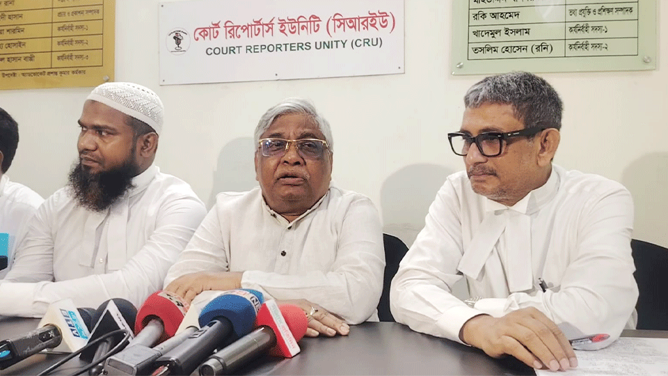 ডাকসু-জাকসুতে ছাত্রদলের ভরাডুবি নয়, সমর্থন মিলেছে: বুলু ঢাকার কোর্ট রিপোর্টার্স ইউনিটি কার্যালয়ে সাংবাদিকদের সঙ্গে আলাপ করেন বরকত উল্লাহ বুলু। ছবি: টাইমস