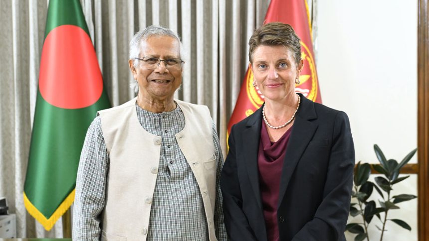 প্রধান উপদেষ্টা প্রফেসর মুহাম্মদ ইউনূসের সঙ্গে সাক্ষাৎ করেন বাংলাদেশে জাতিসংঘের আবাসিক সমন্বয়ক গোয়েন লুইস। ছবি: পিআইডি