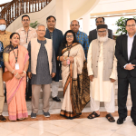 বিভিন্ন পূজা উদযাপন পরিষদের নেতাদের সঙ্গে প্রধান উপদেষ্টা মুহাম্মদ ইউনূস। ছবি: প্রেস উইং