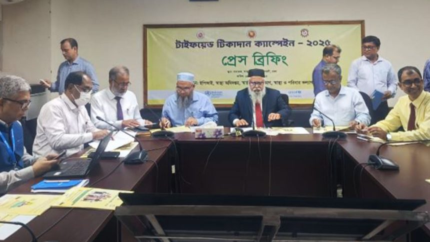 স্বাস্থ্য অধিদপ্তরের সম্মেলন কক্ষে সংবাদ সম্মেলনে কথা বলেন স্বাস্থ্য অধিদপ্তরের মহাপরিচালক অধ্যাপক ডা. মো. আবু জাফর। ছবি: বাসস