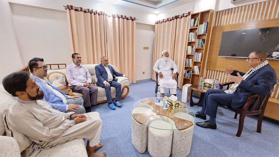 জামায়াত আমিরের সঙ্গে ফিলিস্তিনের রাষ্ট্রদূতের বৈঠক জামায়াত আমিরের বসুন্ধরার কার্যালয়ে তার সঙ্গে বৈঠক করেন ফিলিস্তিনের রাষ্ট্রদূত ইউসুফ সালেহ ওয়াই রামাদান। ছবি: টাইমস