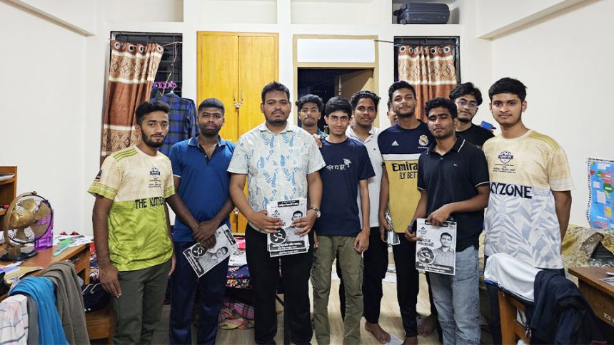 ডাকসু নির্বাচনের জনসংযোগে মাহিন সরকার। ছবি: সংগৃহীত