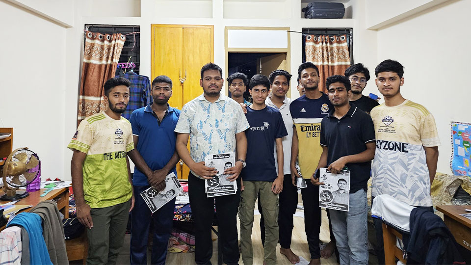 ডাকসু: প্রতিদ্বন্দ্বিতা থেকে সরে প্রতিদ্বন্দ্বীকে সমর্থন মাহিনের ডাকসু নির্বাচনের জনসংযোগে মাহিন সরকার। ছবি: সংগৃহীত