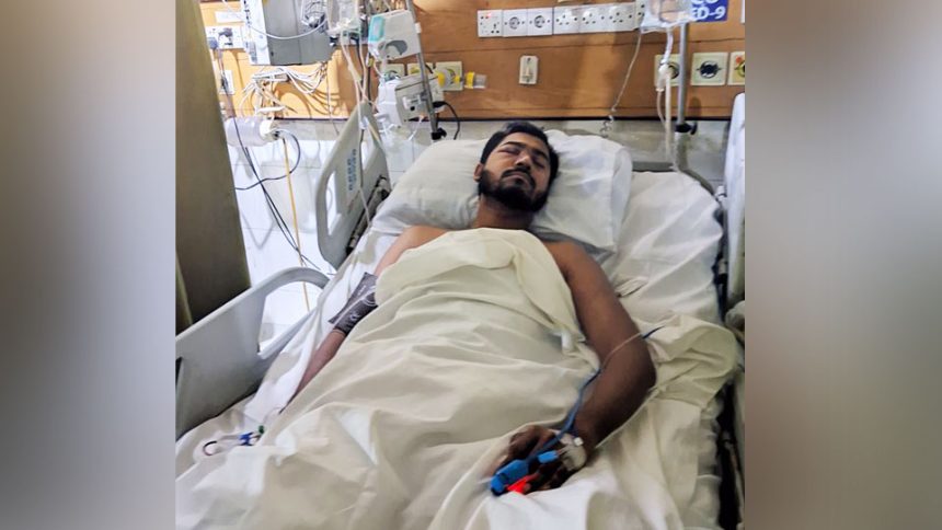 হাসপাতালে চিকি’সাধীন নুরুল হক নুর। ছবি: সংগৃহীত