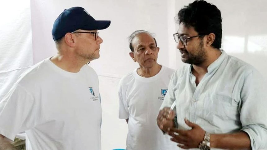 কক্সবাজারের মহেশখালী দ্বীপে এক্সিলারেট হোপ হসপিটাল পরিদর্শন করেছেন পিটার হাস। ছবি: টাইমস