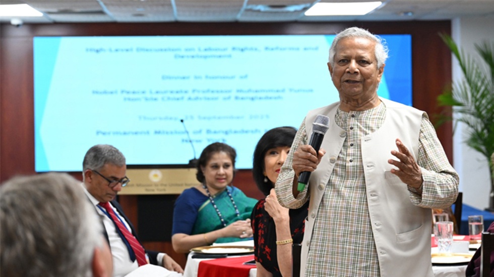 নিউইয়র্কে উচ্চপর্যায়ের নৈশভোজে অংশ নিলেন প্রধান উপদেষ্টা