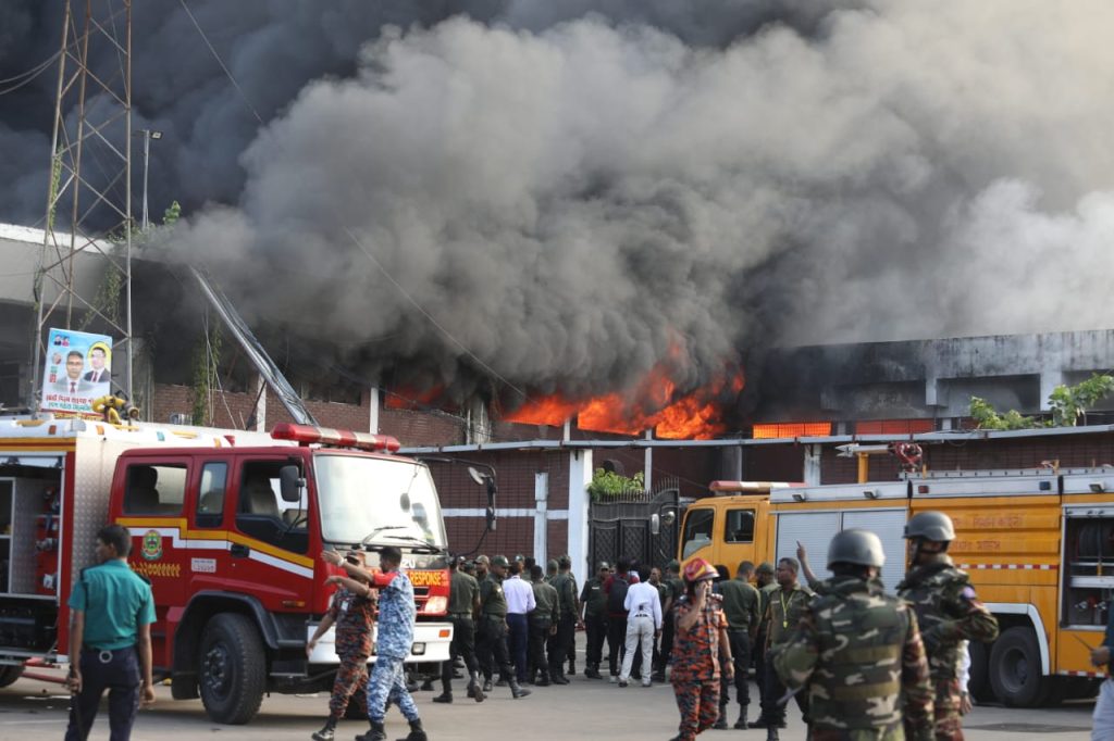 শাহজালালে আগুন: ভল্ট থেকে ‘চুরি হওয়া’ অস্ত্রের হদিস মেলেনি