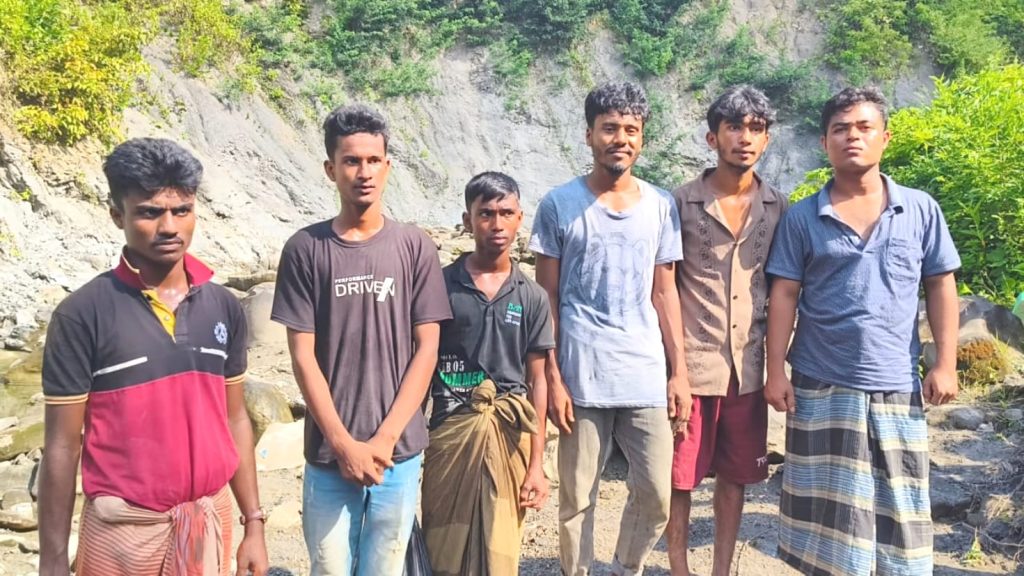 ফের টেকনাফের গহীন পাহাড় থেকে ৬ জিম্মি উদ্ধার